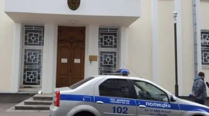 Кто приносит конверты с белым порошком