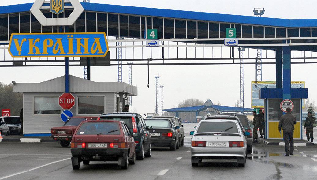 А нам всё равно: россияне продолжают посещать Украину, несмотря на унижения