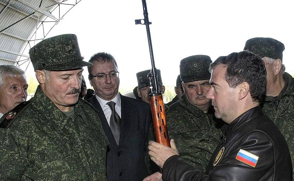Разоружен и безопасен: Европа «прессует» Лукашенко