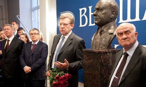 ВШЭ – это госучреждение, а не тайный кружок. Но учит ненависти к Родине…