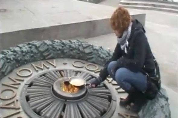 Украинке, осужденной за яичницу на Вечном огне, ЕСПЧ присудил компенсацию