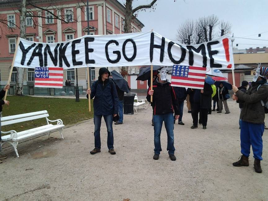 Американцы везде умудрились сунуть свое рыло