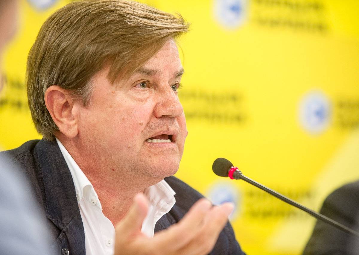 Вадим Карасев рассказал о единственном шансе Порошенко удержаться у власти