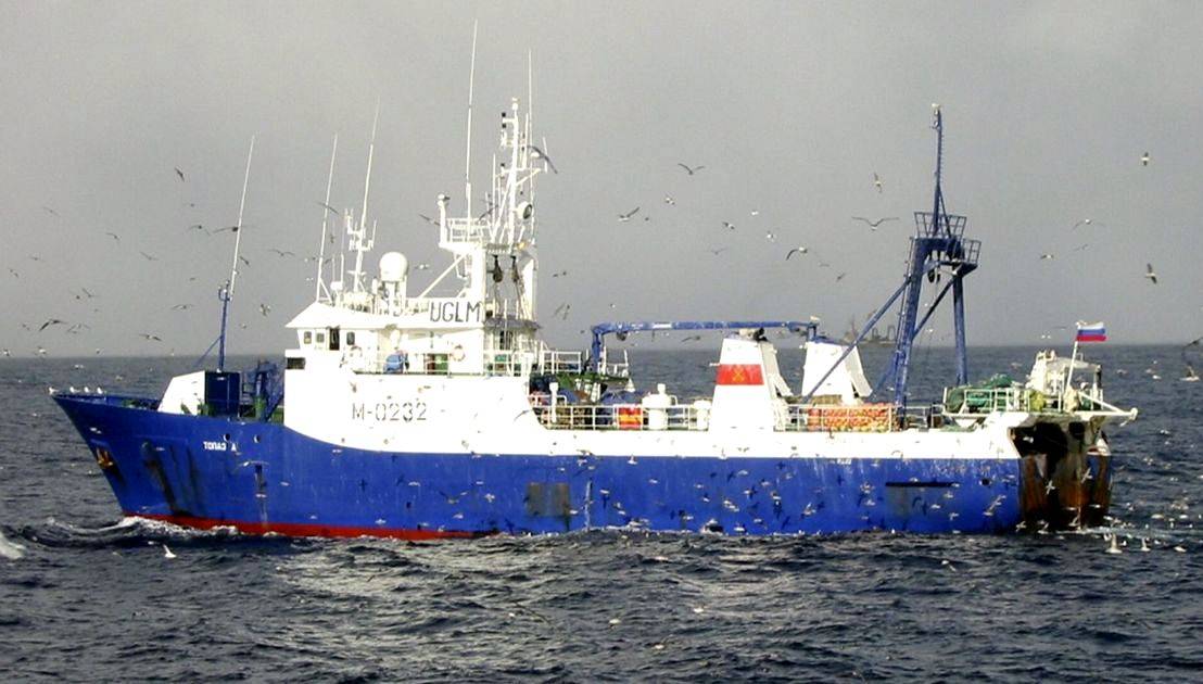 Украинские пограничники угнали российское судно