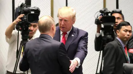 Зачем Трамп пытается запугать Путина перед встречей