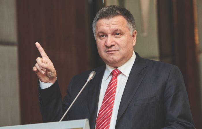 Аваков виляет нациками