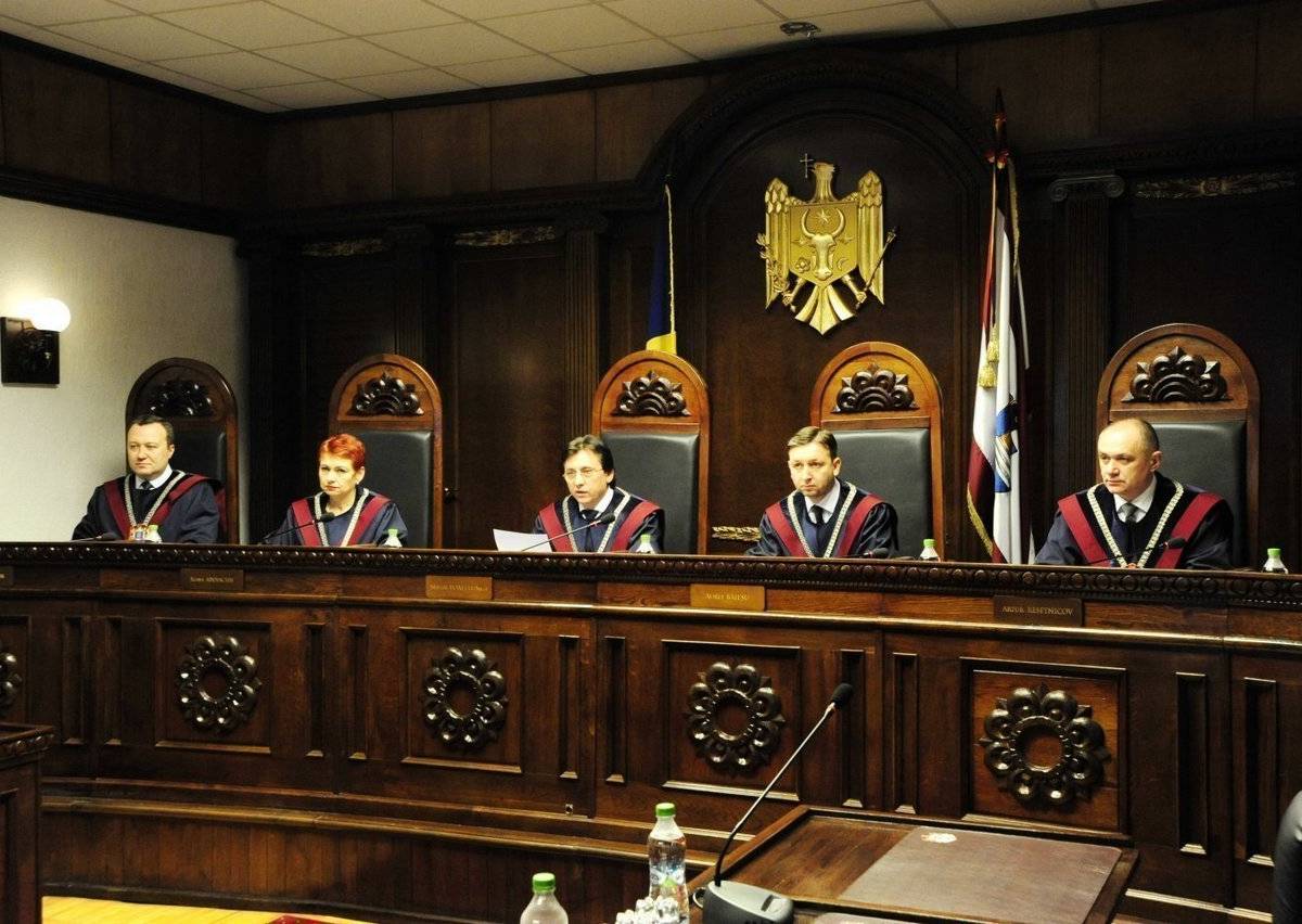 Отставка или тюрьма - два пути Конституционного Суда Молдавии