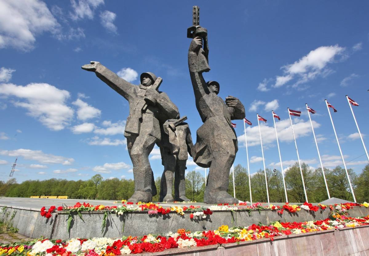 Скандал в Латвии: Сейм поставил взорвать историю Победы