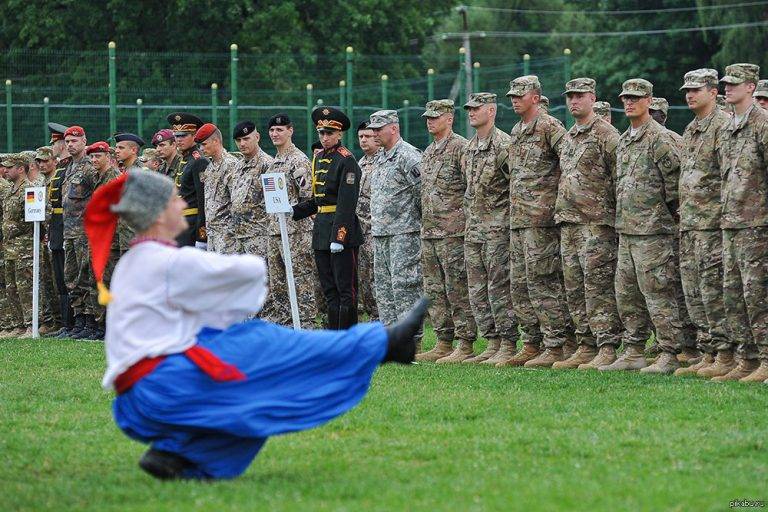 Украина стремится в НАТО. Хоть чучелом, хоть тушкой