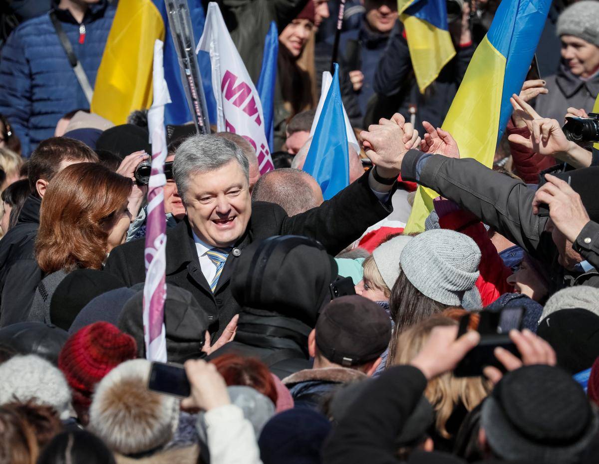 Сторонники Порошенко устроили на Майдане шабаш и избили журналиста