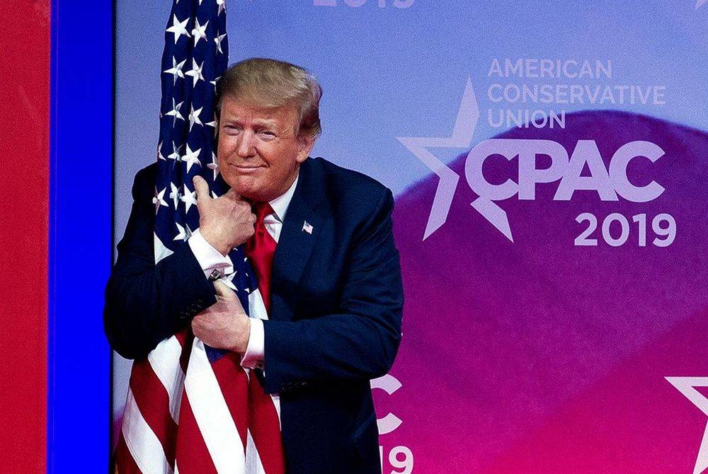 Трамп пообещал установить флаг США на Марсе