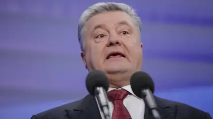 «Потому что добро должно быть с кулаками!»: Порошенко грозит избирателям