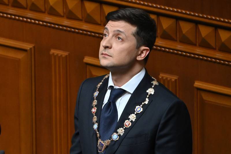 Зеленский царствует, но пока не правит