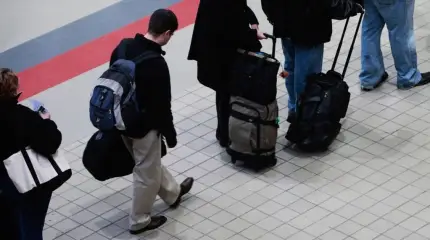 Усталость от «стабильности» и вранья: почему россияне покидают Родину?
