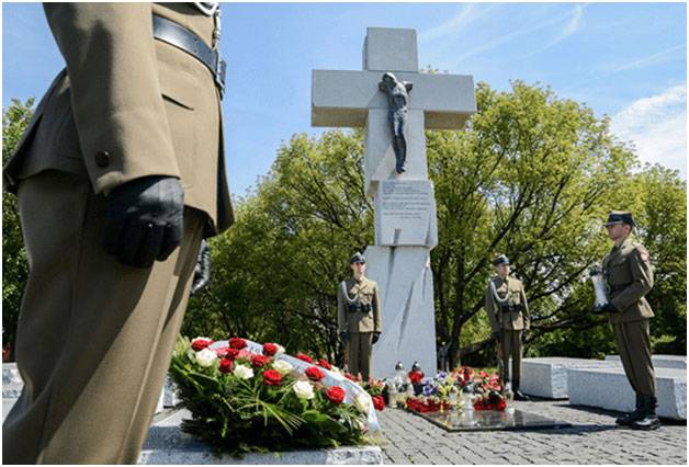 «Не позволим, чтобы Украина вошла в ЕС под флагом Бандеры»