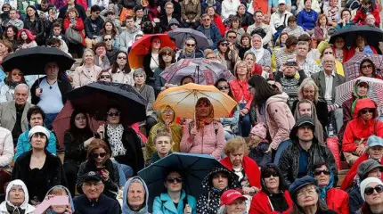 Запад терпит провал: Русских так и не заставили считать украинцев врагами