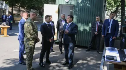 Толкнул министра обороны: украинцев разозлило поведение Зеленского