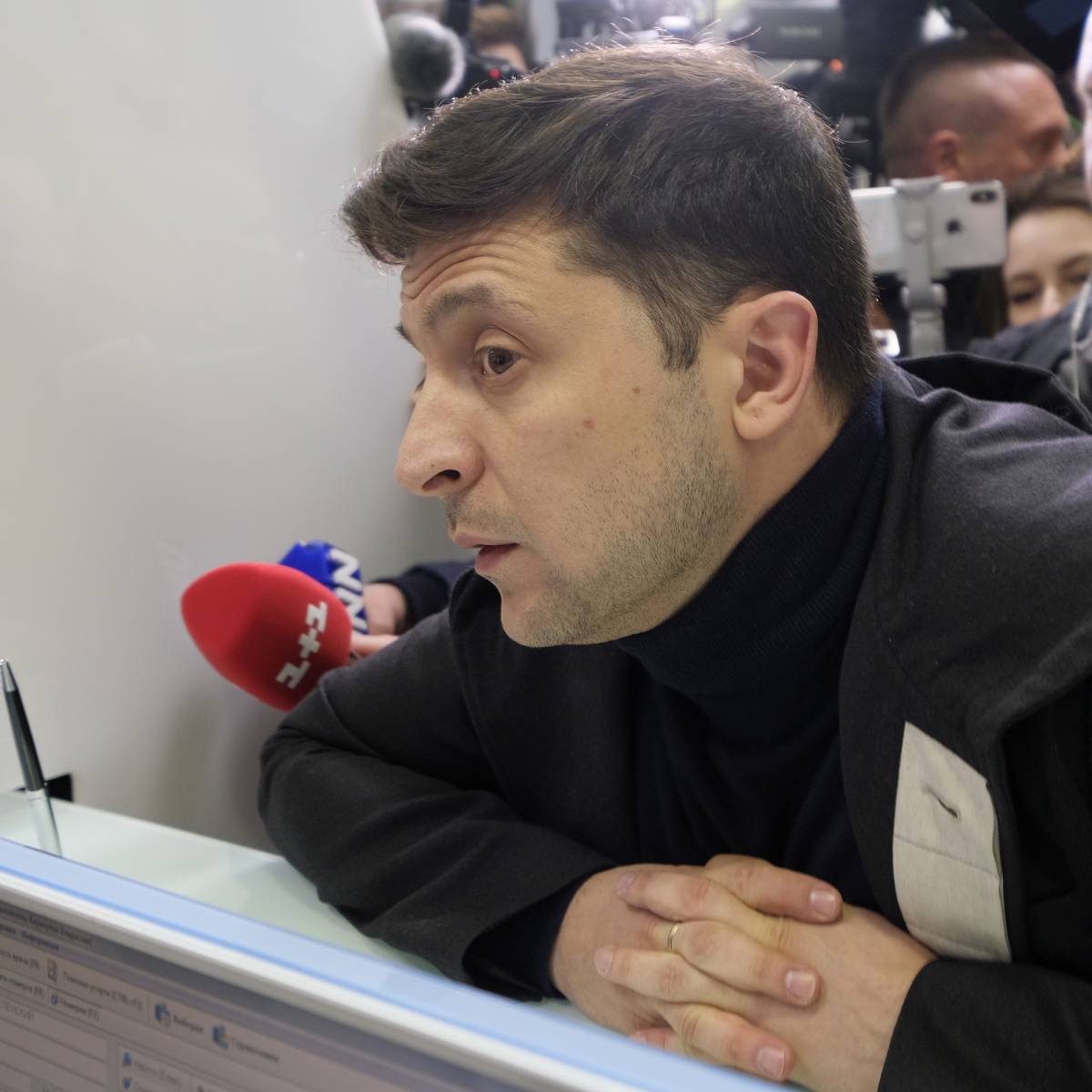 Зеленский потребовал уволить Кличко
