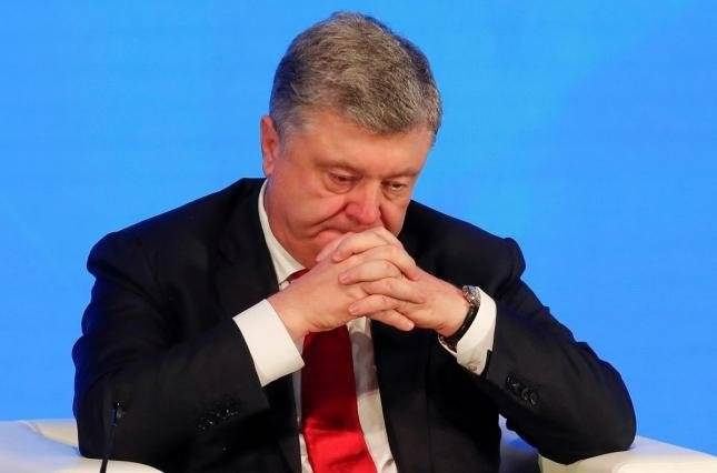 Ещё не убежал, но поводов всё больше: почему на Порошенко так сильно давят?