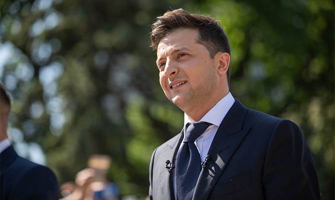Владимир Третий, ЗЕ и слуги