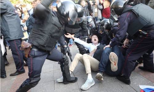 Власть теряет голову на московском протесте, а «левые» шанс сыграть на нем