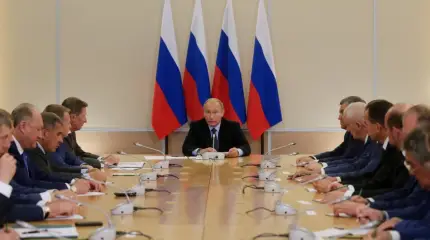 СМИ США: Путин не всемогущ, за ним стоят губернаторы