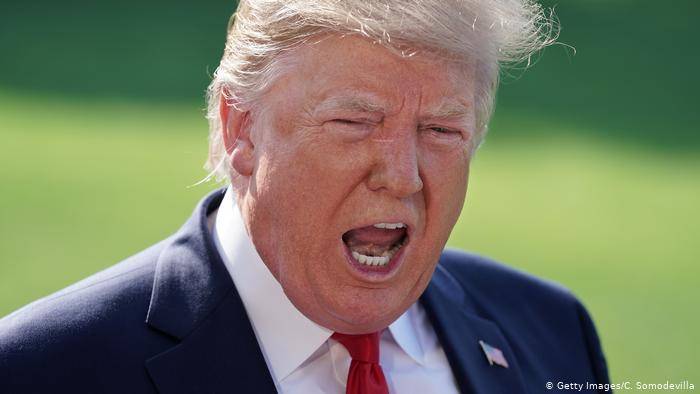 Трамп обвинил Макрона во вмешательстве в политику США