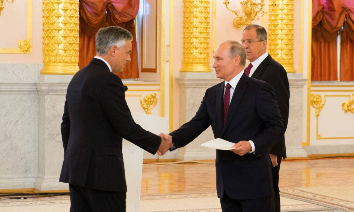 Отставка посла США связана с предстоящей волной массовых протестов в России