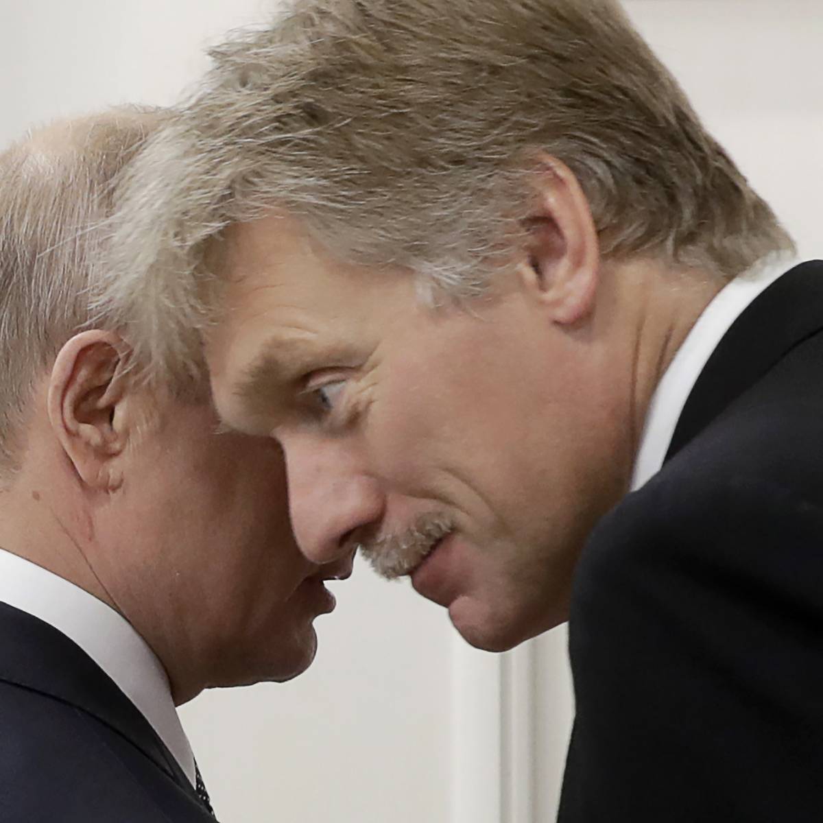 Песков оценил общение Путина и Зеленского