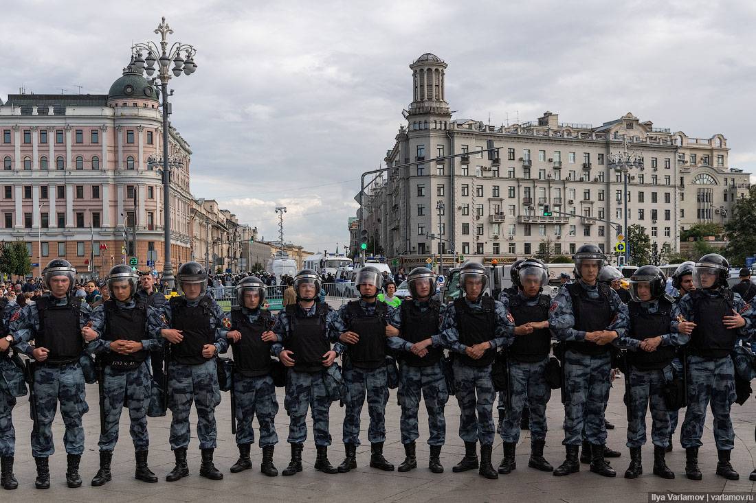 Оппозиция сдалась и просит отпустить своих
