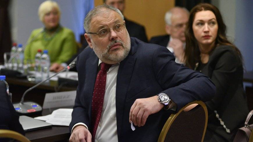 Хазин занял "удобное место в партере" на представлении "Гибель либерала"