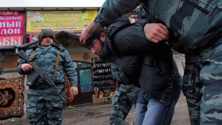 Поборы силовиков и рэкет бандитов приводят к радикализации мигрантов