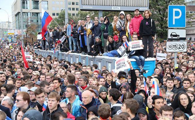 Для борьбы с настоящей оппозицией власть готова разрешить акции либералов