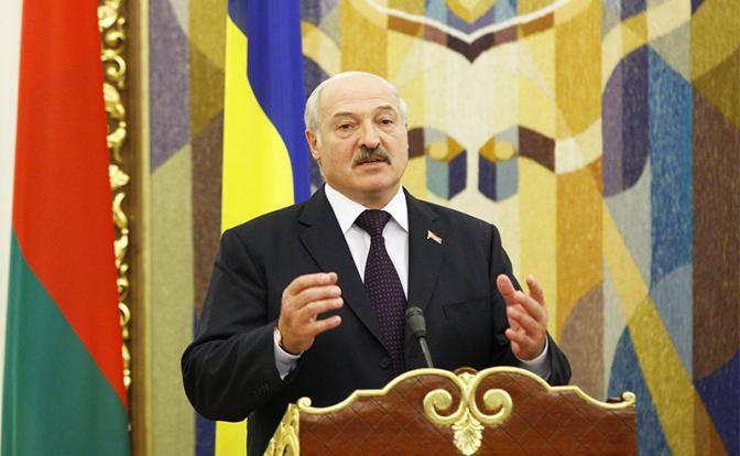 Батька Лукашенко рвет с Украиной, чтобы угодить Москве