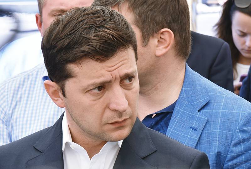 Сыграть президента не получилось: Зеленский превратился в «раба лампы»
