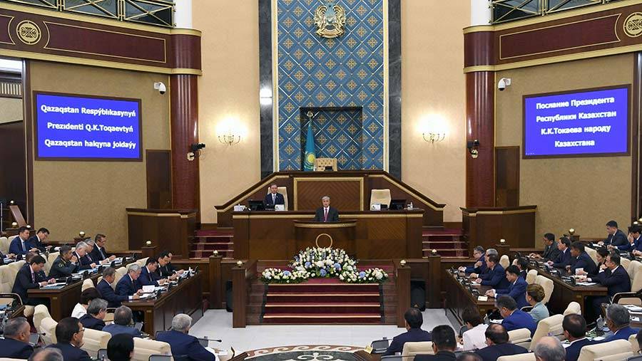 Казахстанских чиновников станет на 25% меньше
