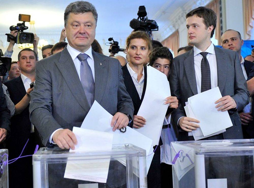 Сын Порошенко «воевал» на Донбассе под охраной спецназа