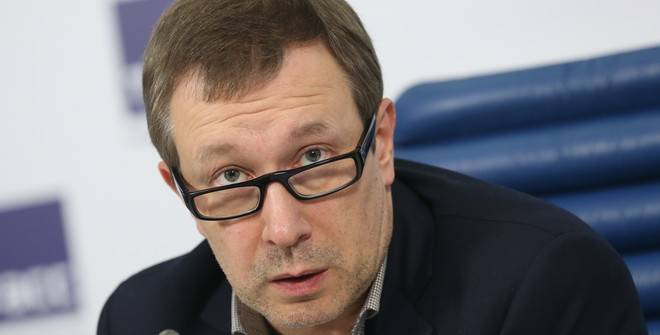 Чеснаков: Украина ведет двойную игру