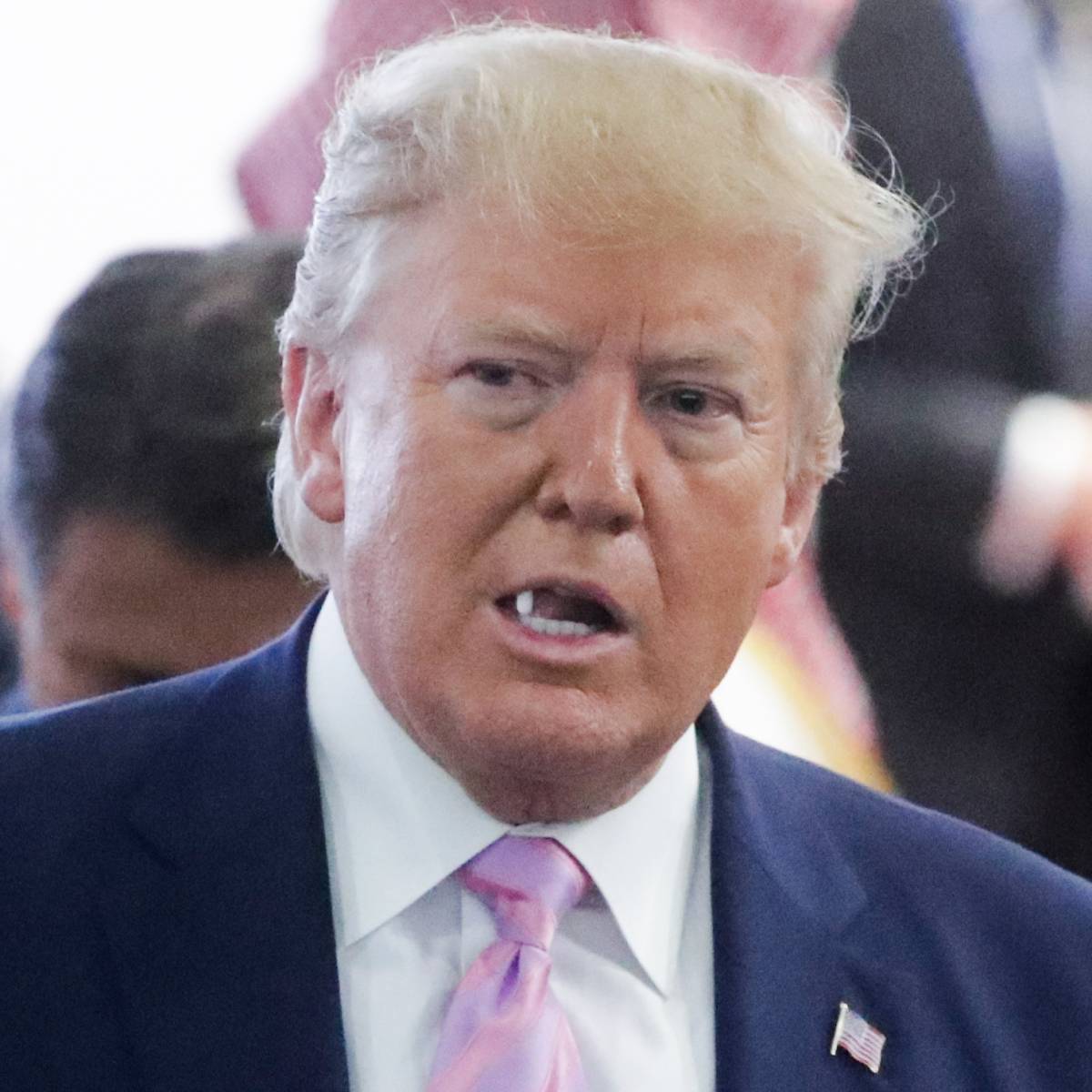 Трампа подталкивают к войне с Ираном, но он колеблется