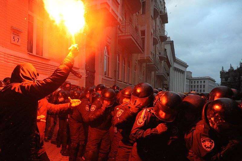 Протестные методички: как лекала Евромайдана всплыли в Москве и Гонконге