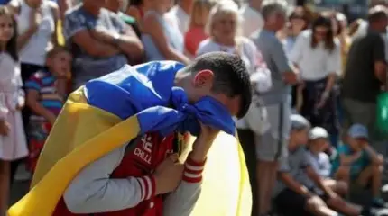 Просил прощения на русском языке: поляки поставили жителя Львова на колени