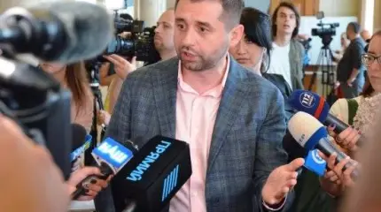 Глава «Слуги народа» Арахамия: Украина не собирается давать Донбассу