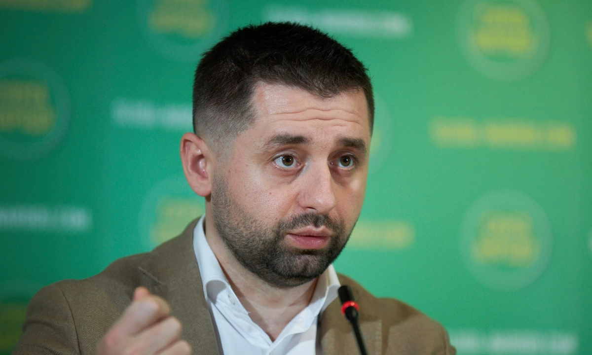 Лидер «Слуг народа» Арахамия пожалел об отказе Украины от ядерного оружия