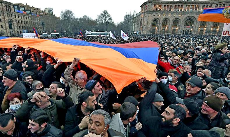 Нужно ли России вступаться за Армению