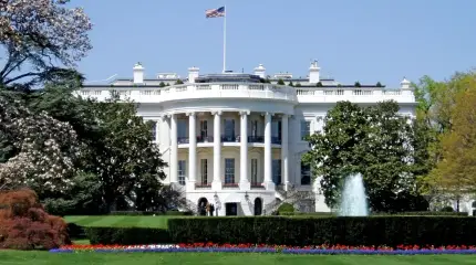 Риски национального краха: эксперты о переоценке внешней политики США