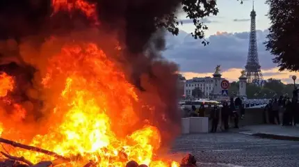 «Про Париж можно забыть»: Французская пресса хоронит Пятую республику