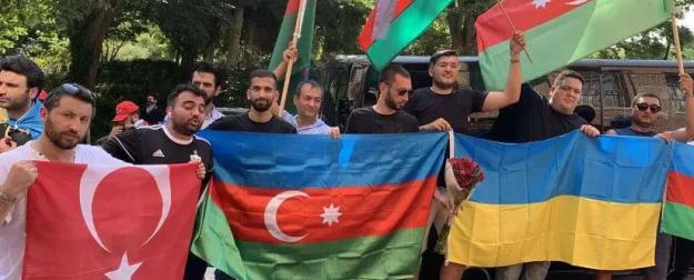 Западу нетрудно было обмануть Ильхама Алиева, который сам обманываться рад Западу нетрудно было обмануть Ильхама Алиева, который сам обманываться рад