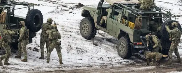 Запад бряцает оружием тихонько, чтобы не злить Путина