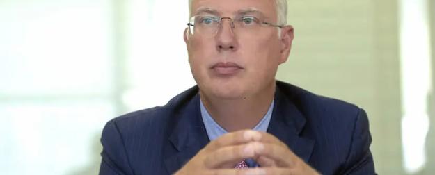 Кирилл Дмитриев возвращается в Москву с неожиданными идеями Кирилл Дмитриев возвращается в Москву с неожиданными идеями