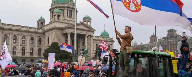 Сербия: попытка госпереворота или неудобство сидеть на двух стульях? Сербия: попытка госпереворота или неудобство сидеть на двух стульях?